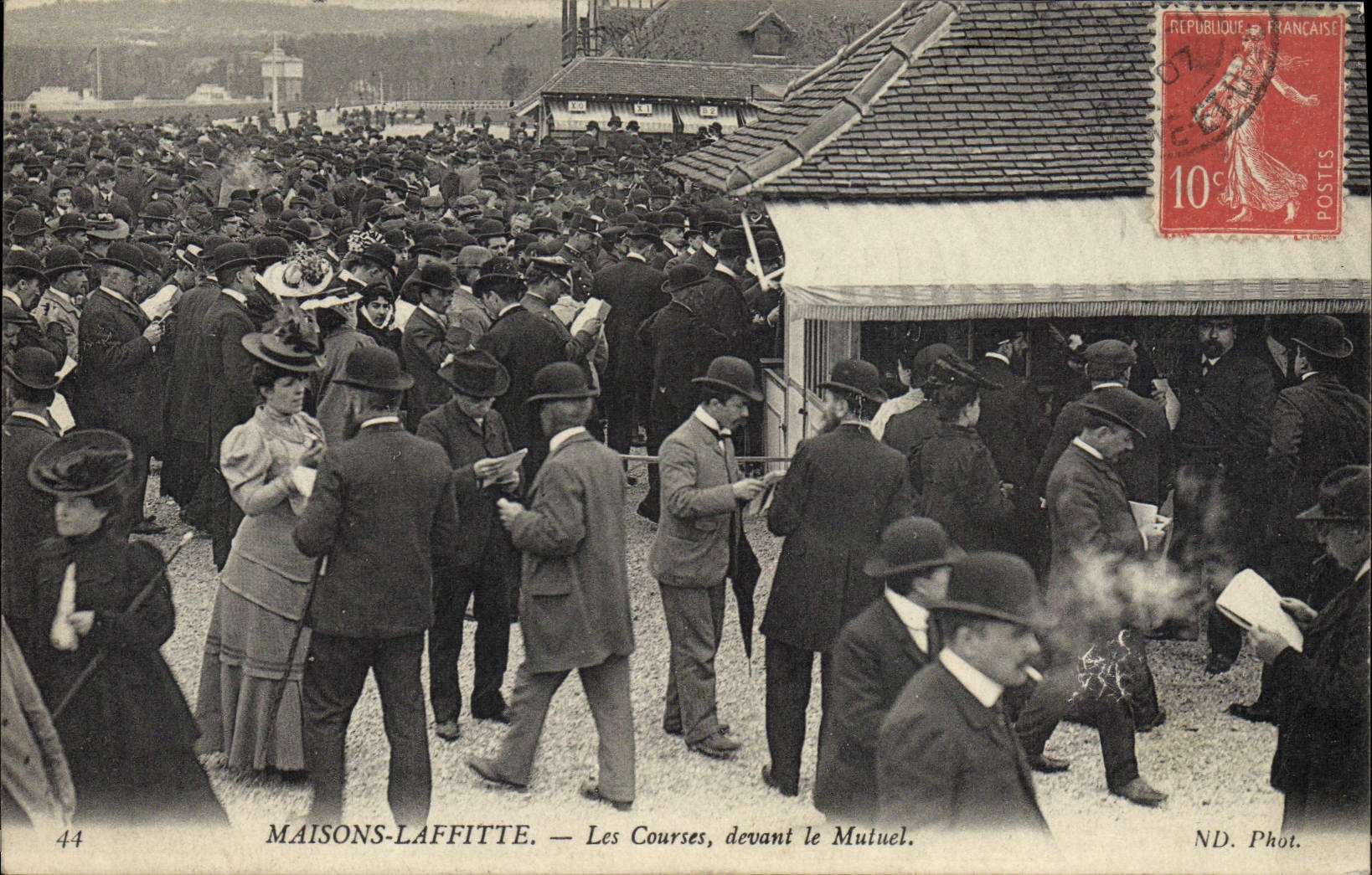 MAISONS-LAFFITTE — Le Corse, davanti al Mutuel.