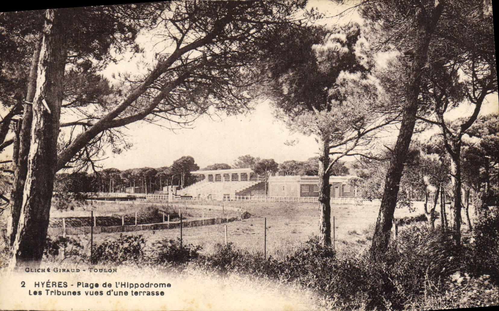 Hyères - Plage de l'Hippodrome - Les Tribunes vues d'une terrasse — Glich & Giraud - Toulon, n°2