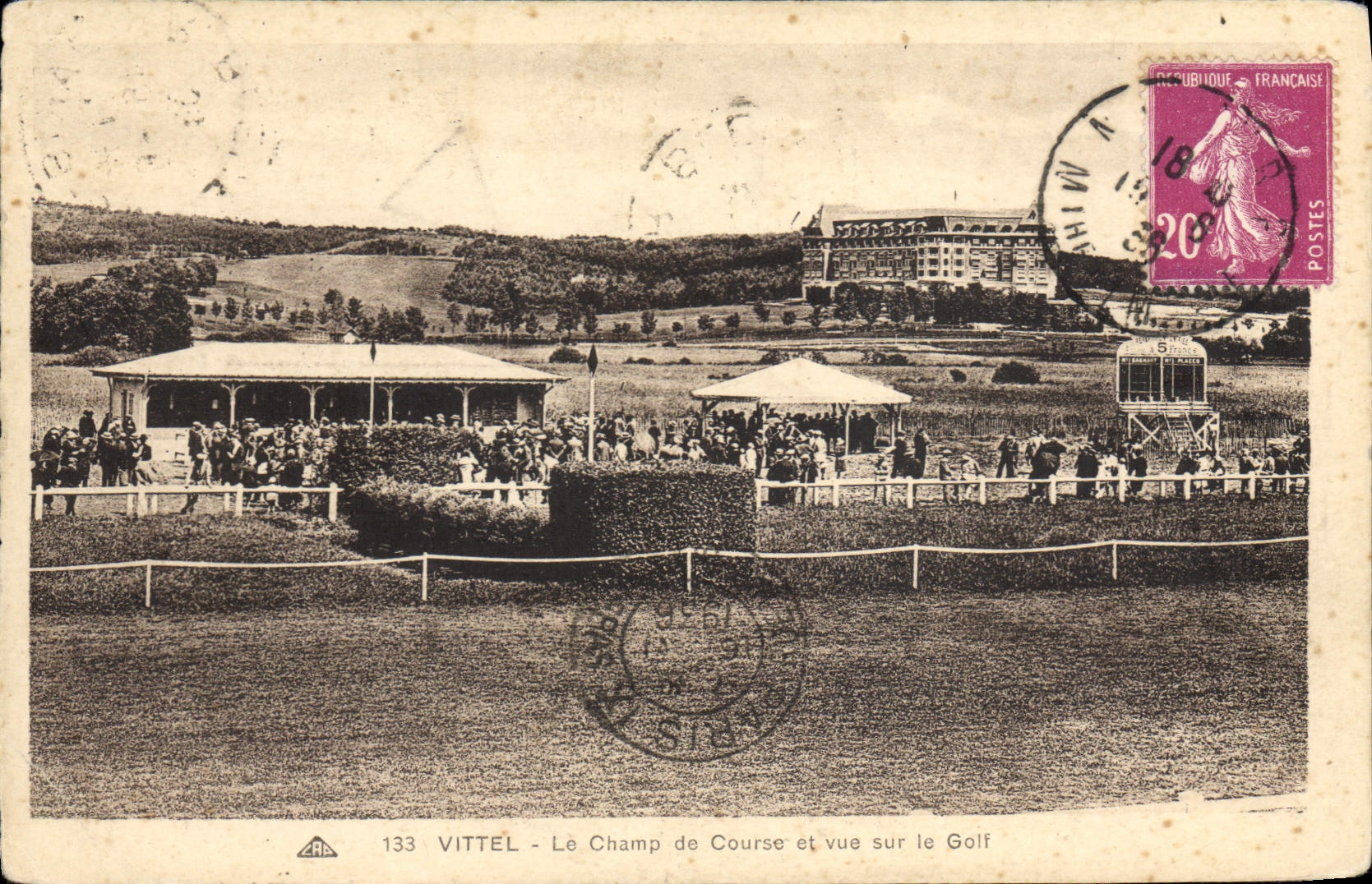 VITTEL - Le Champ de Course et vue sur le Golf — CPA n°133, éditeur A.P.A.
