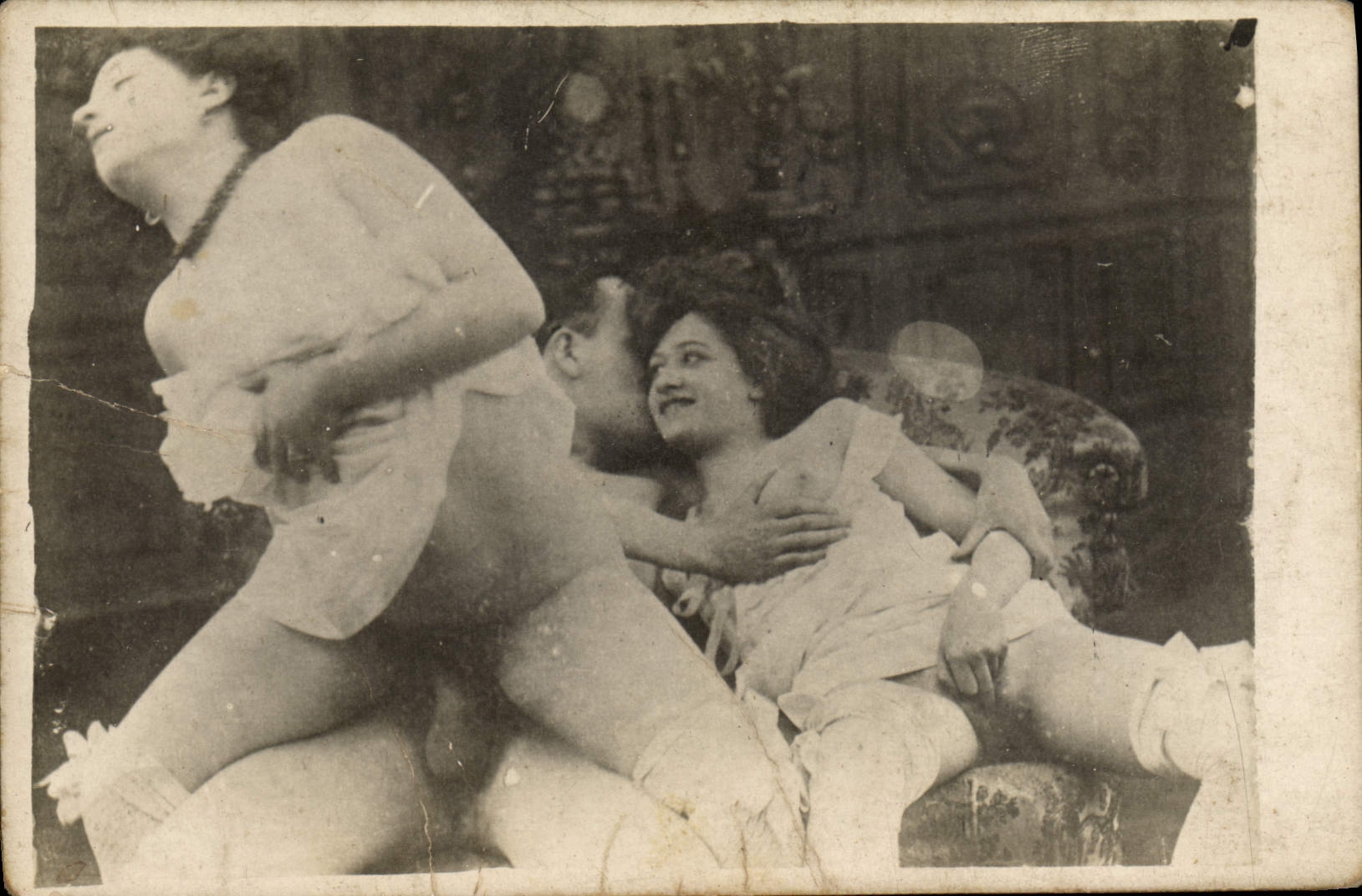 Deux femmes en tenue de bain — scène intime — Cartolina Postale