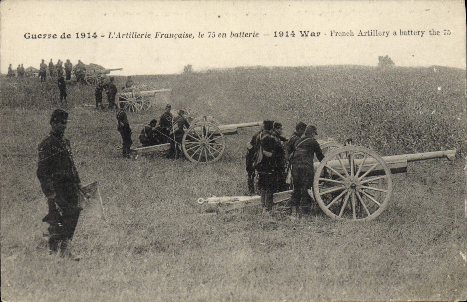 CPA Militaria Artillerie Le 75 en batterie 
