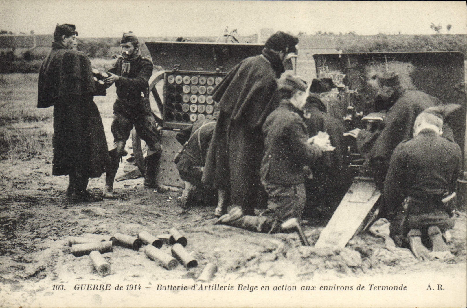 Batterie d'Artillerie Belge en action aux environs de Termonde — A.R. — n°103