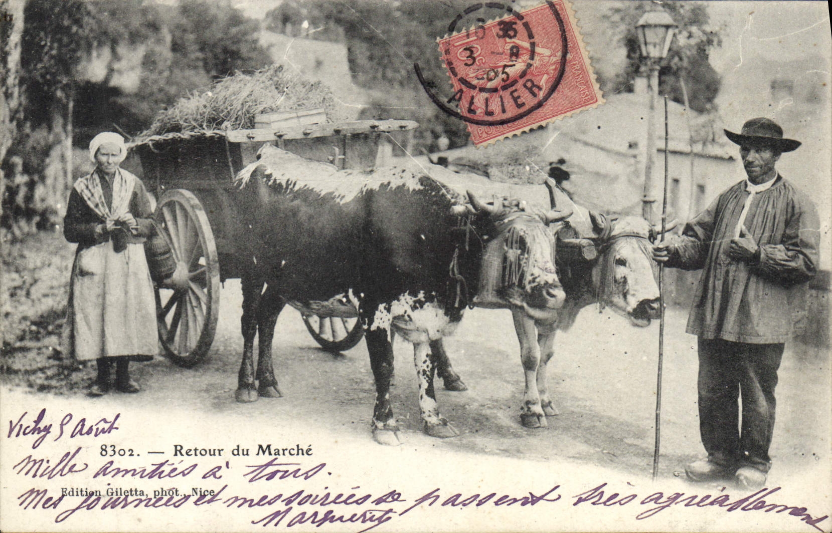 CPA Retour du marche Attelage Vaches Folklore