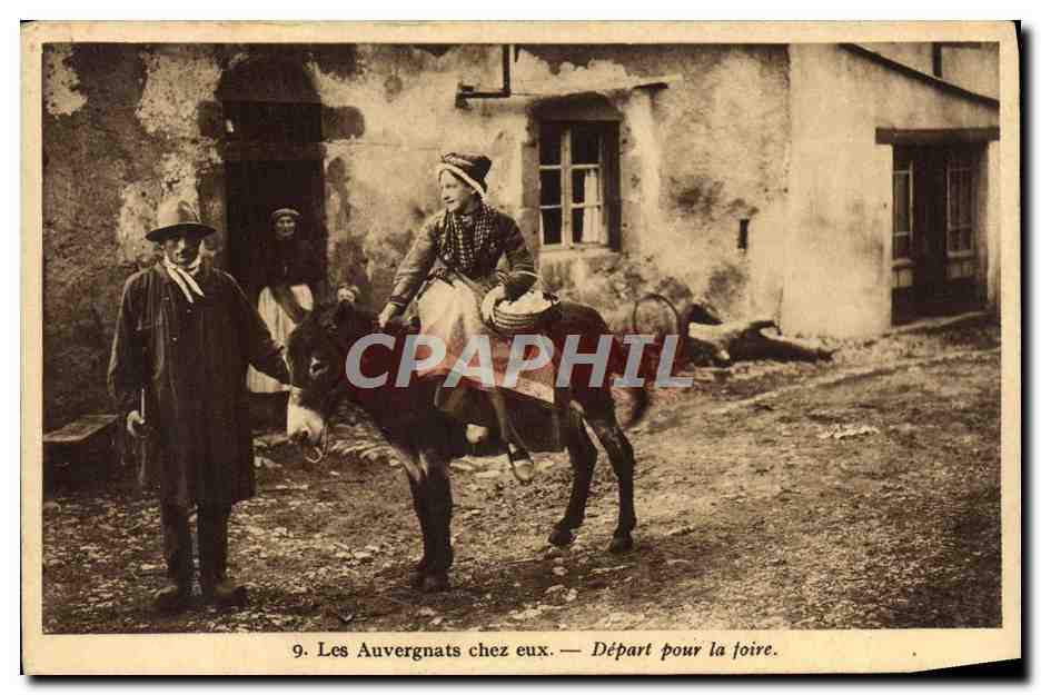 CPA Les Auvergnats chez eux Depart pour la foire ane Mule Folklore