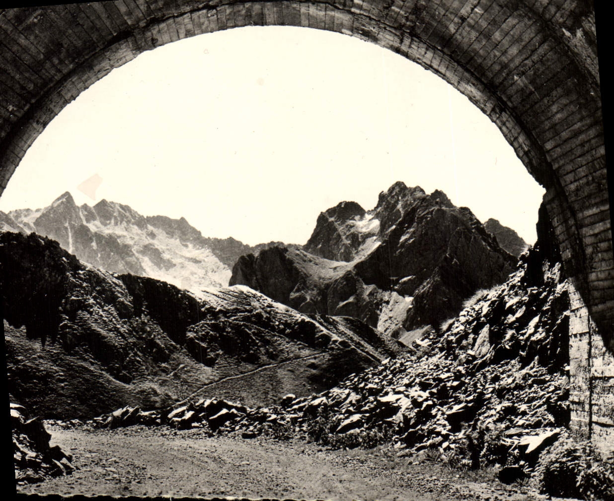 Bareges — Route du Tourmalet-Pic du Midi au Premier Tunnel — Éditions d'Artpyr