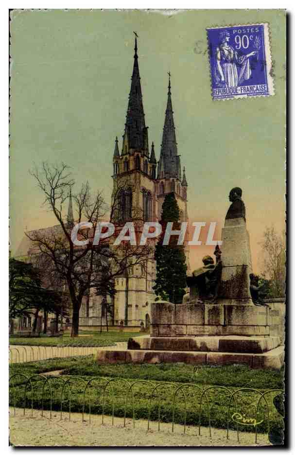 CPA Moulins La Cathedrale Place Du Musee Monument du colonel Laussedat 