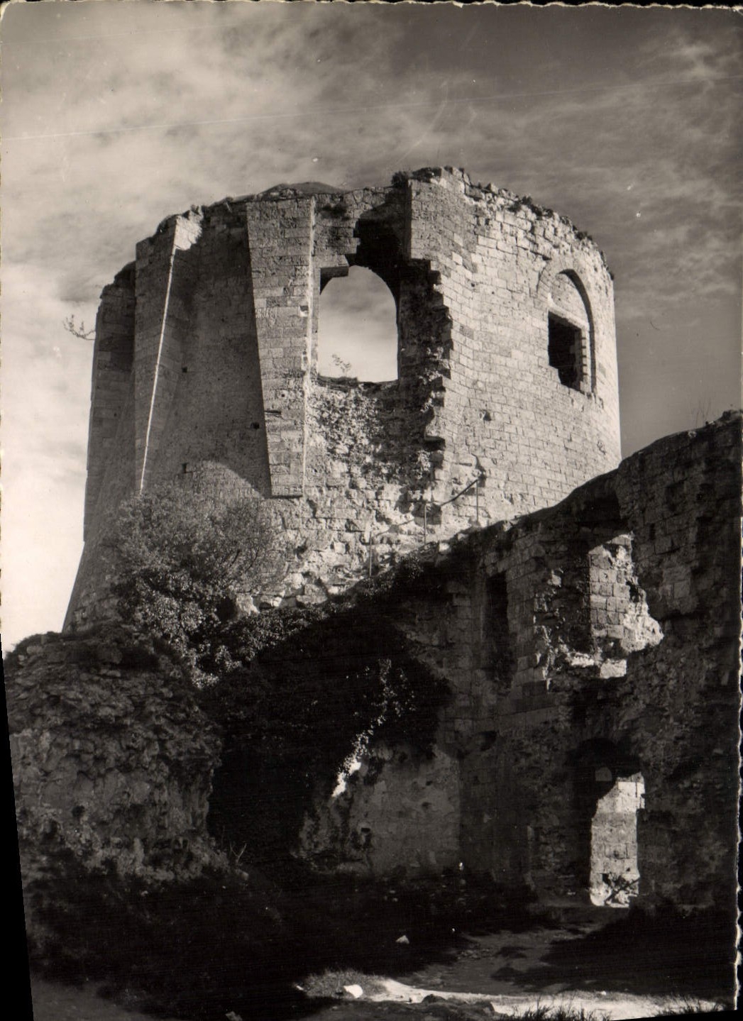 CPM Les Andelys Le donjon du chateau Gaillard