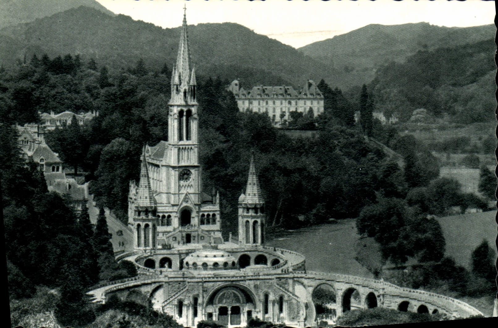 CPM Lourdes La Basilique Vue Du Chateau Fort