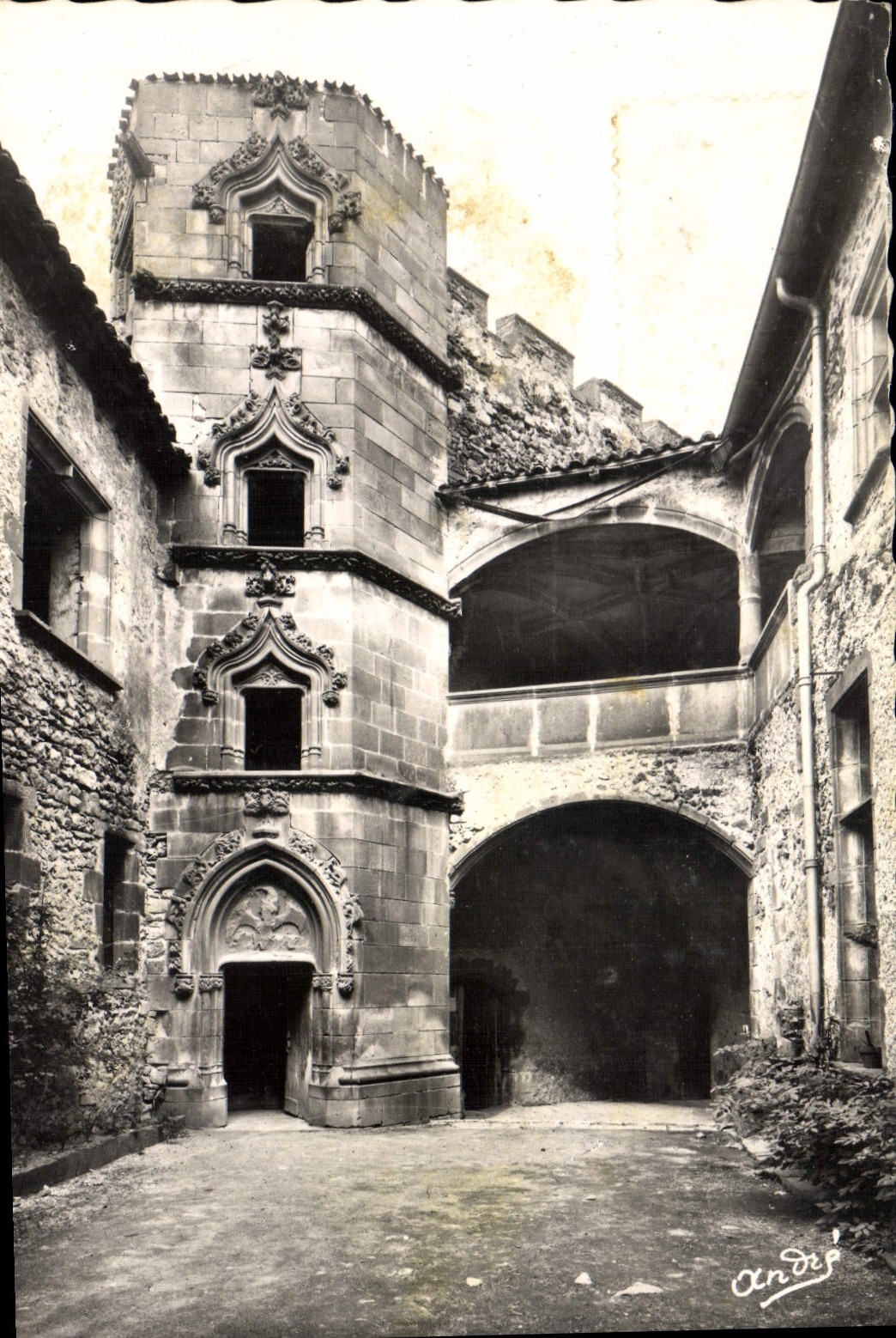 Château de Tournoel — L'escalier Renaissance — Edition d'Art Andrés, Grenoble