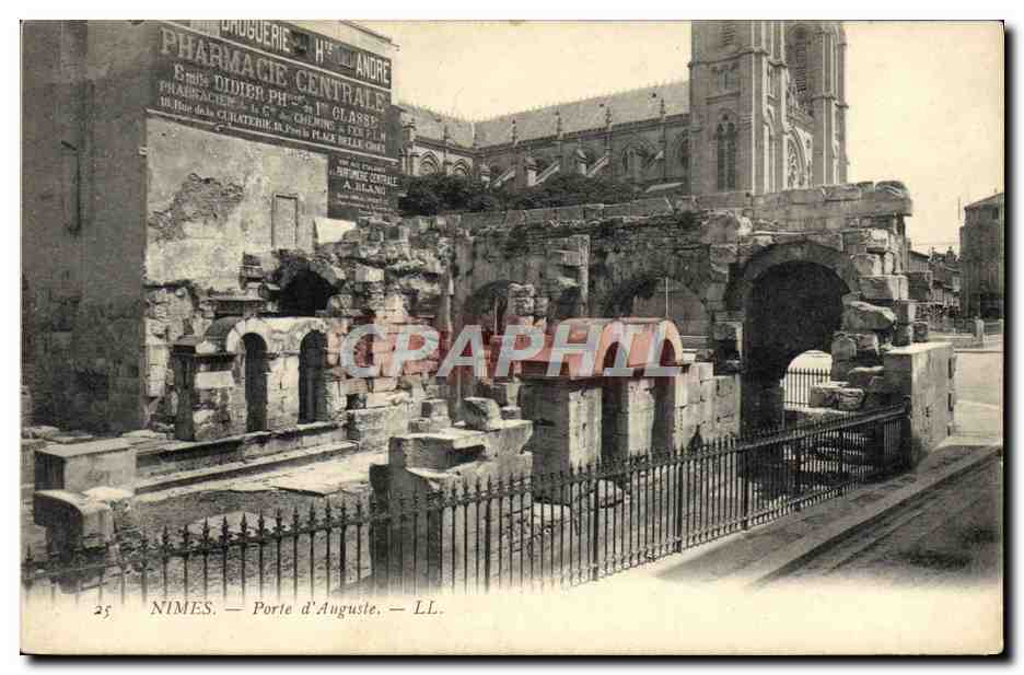 CPA Nimes Porte d'Auguste Thermes Pharmacie Centrale