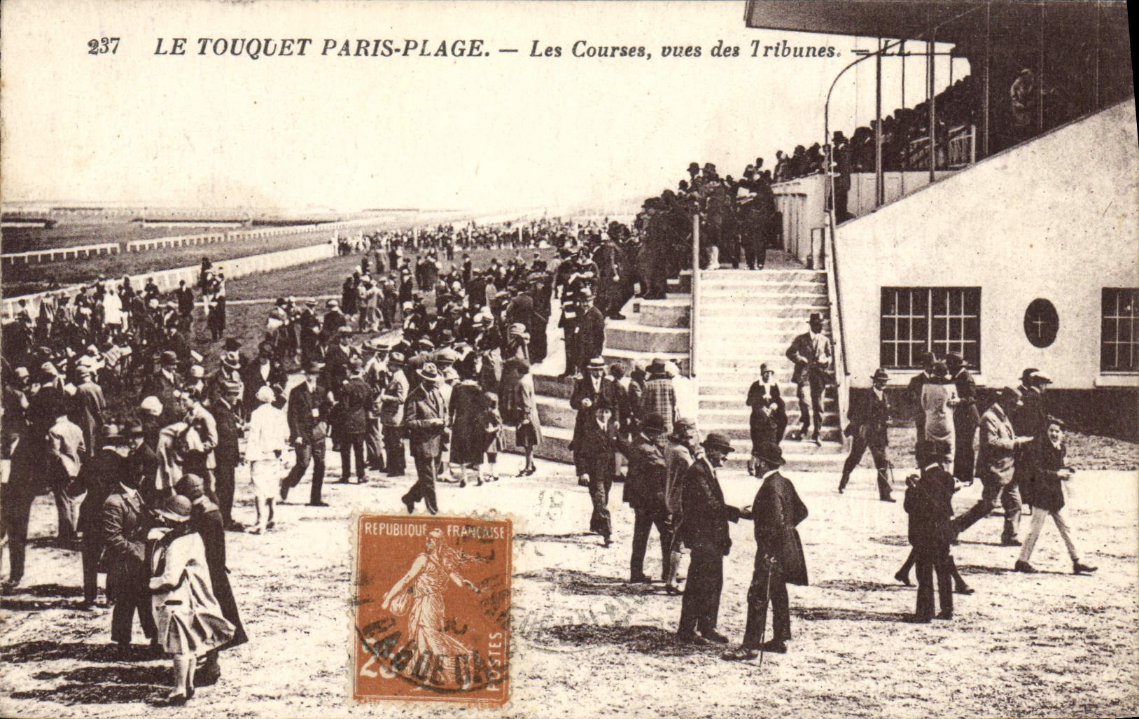 Le Touquet-Paris-Plage — Les Courses, vues des Tribunes — Éditeur Lévy et Neubens, n° 237