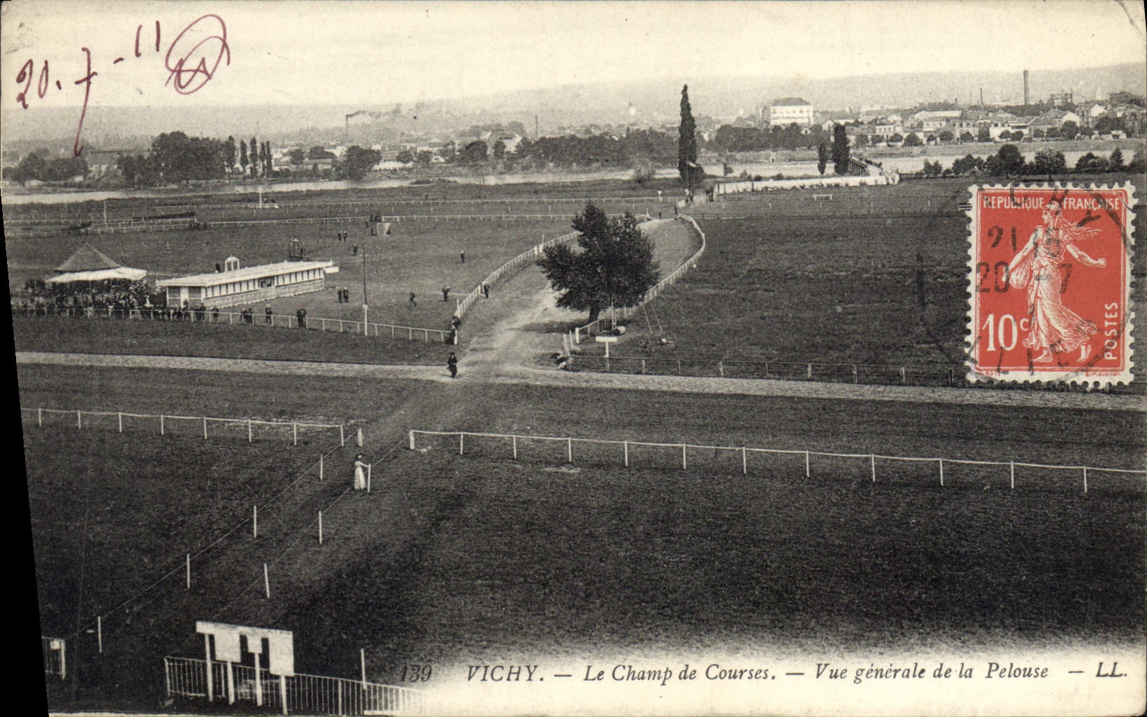 CPA Cheval Equitation Hippisme Vichy Champ de courses Vue generale de la pelouse 