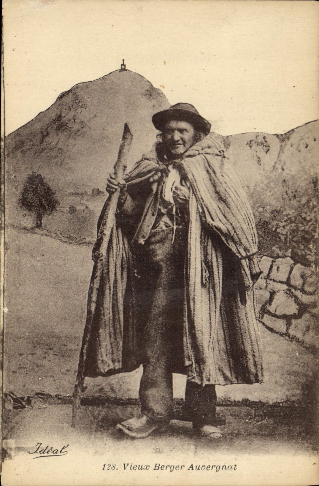 CPA Folklore Auvergne Vieux berger auvergnat