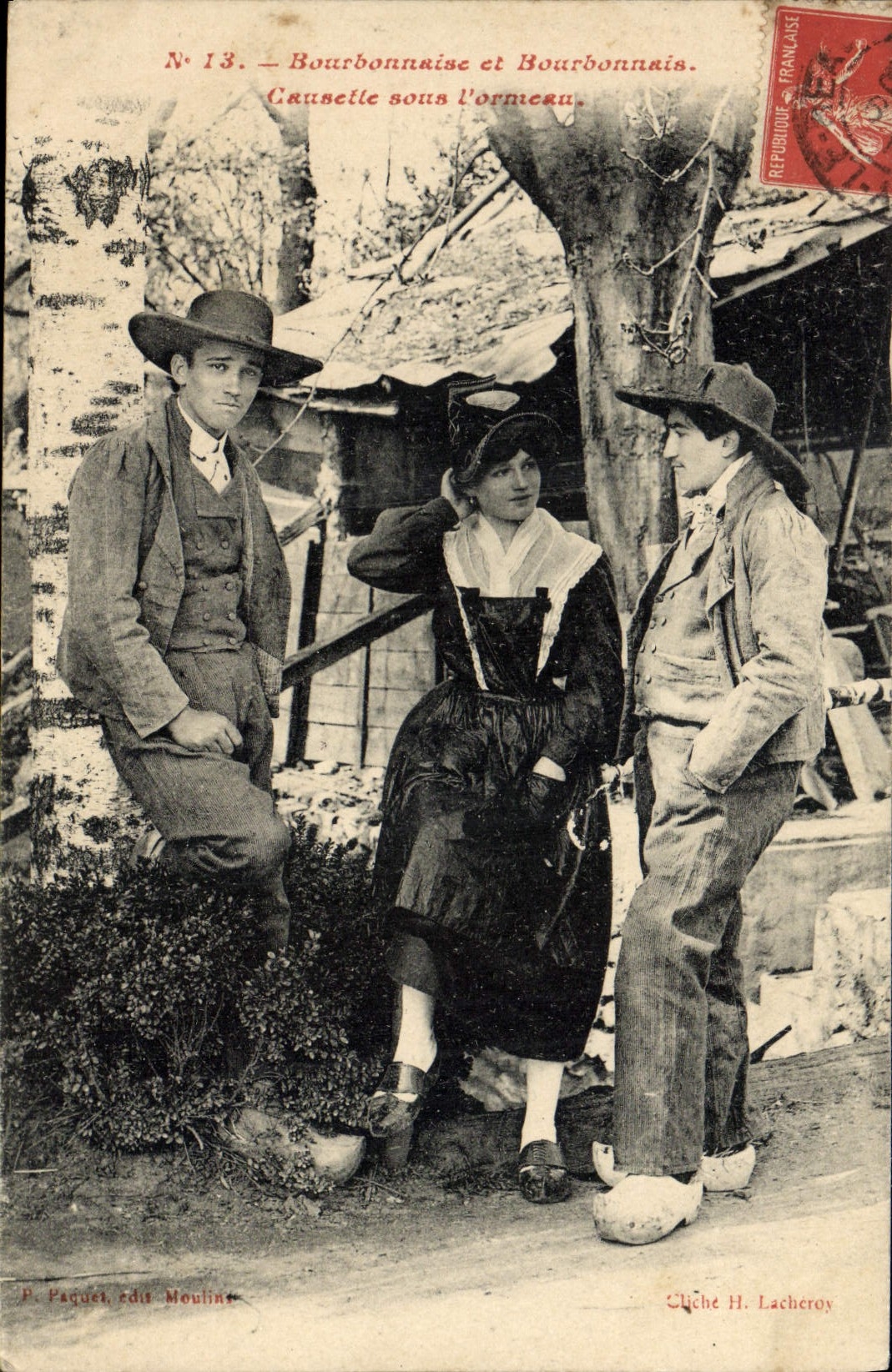 CPA Folklore Bourbonnaise et Bourbonnais Causette sour l'ormeau