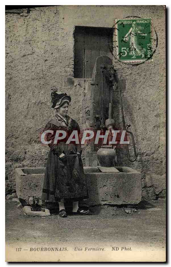 CPA Folklore Bourbonnais Une fermiere 