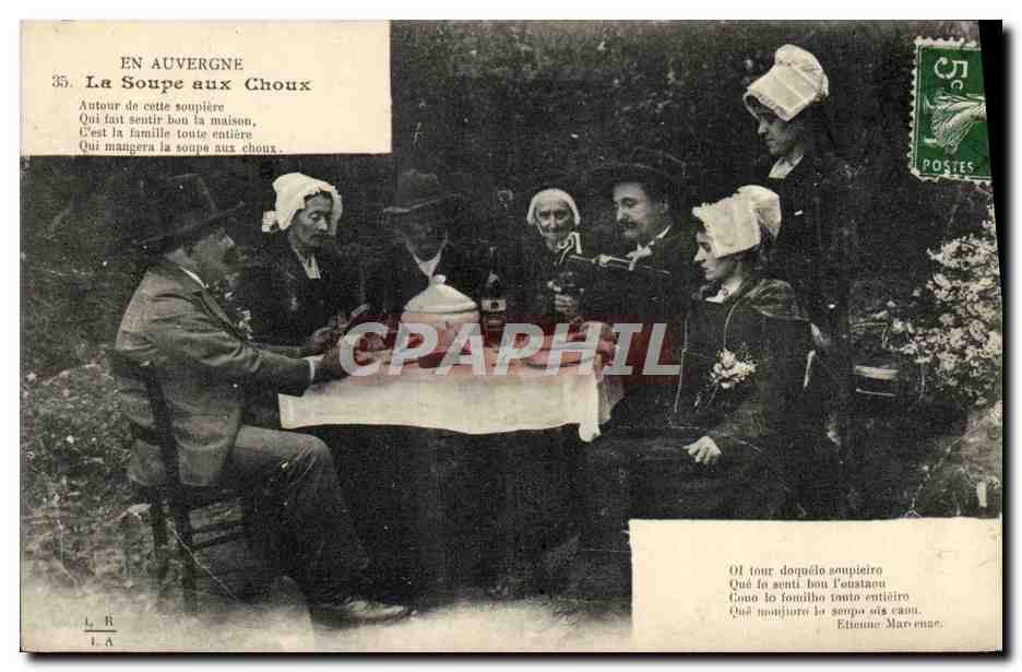 CPA Folklore Auvergne La soupe aux choux