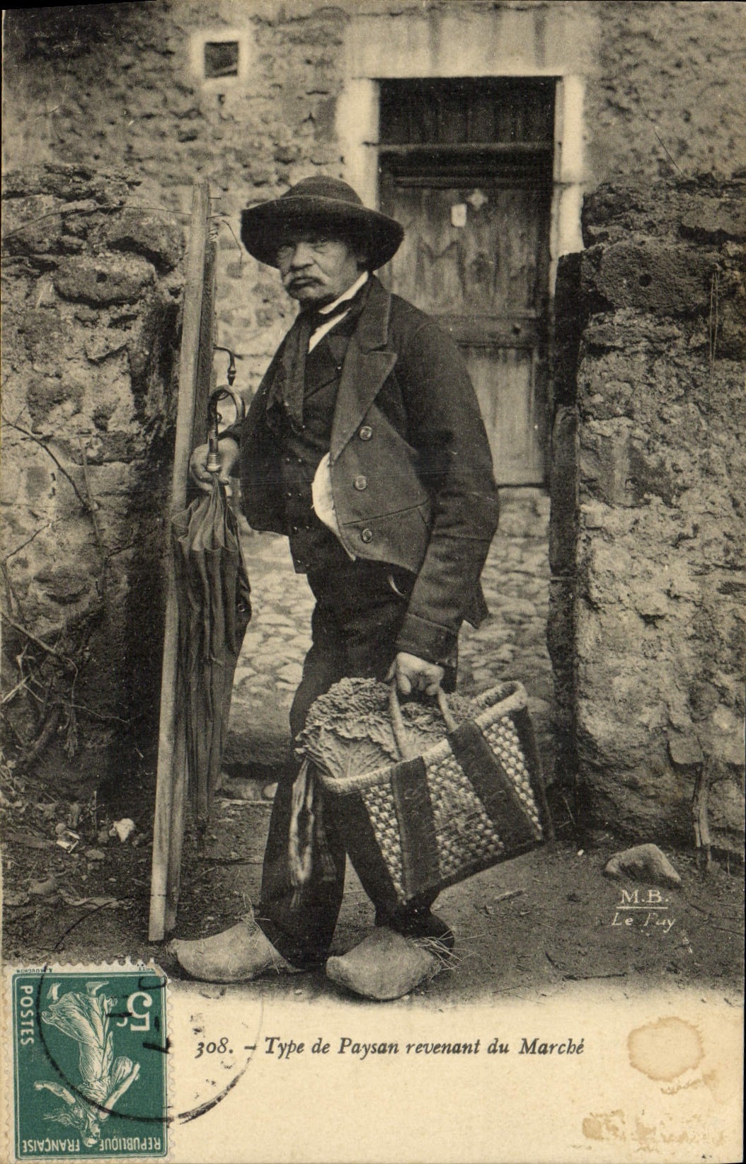 CPA Folklore Type de paysan revenant du marche Le Velay 