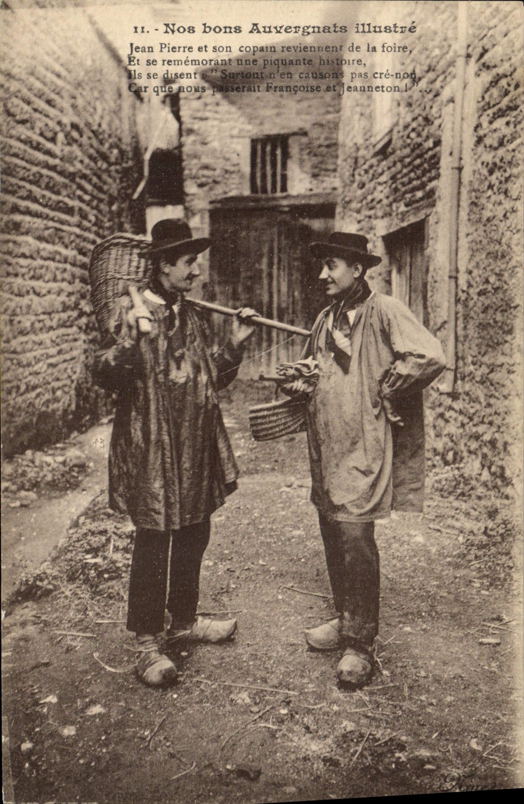 CPA Folklore Auvergne Foire 