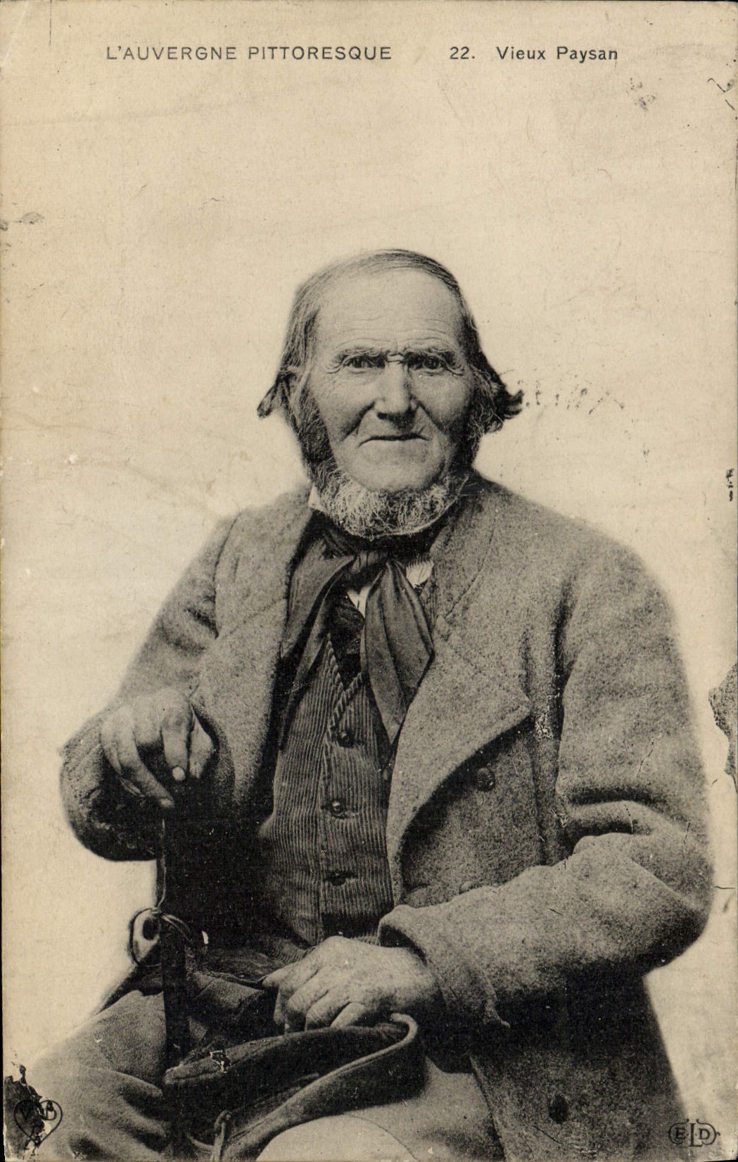 CPA Folklore Auvergne Vieux paysan