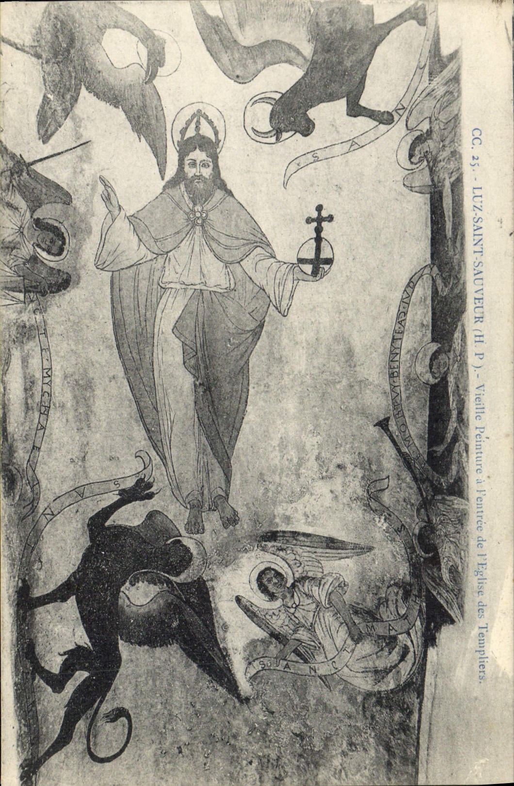 CPA Luz Saint Sauveur Vieille peinture a l'entree de l'eglise des templiers