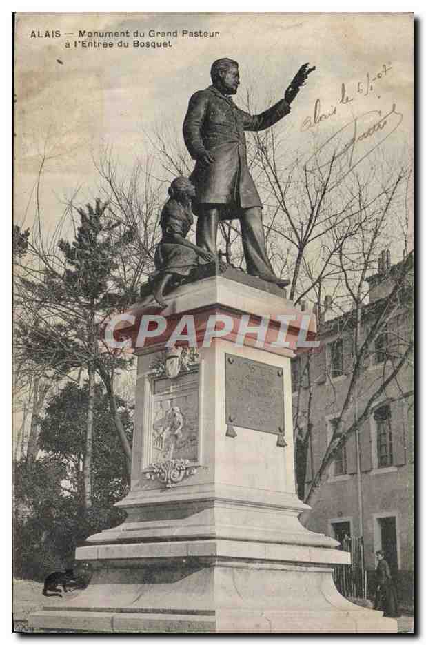 CPA Alais Monument du grand Pasteur a l'entree du bosquet