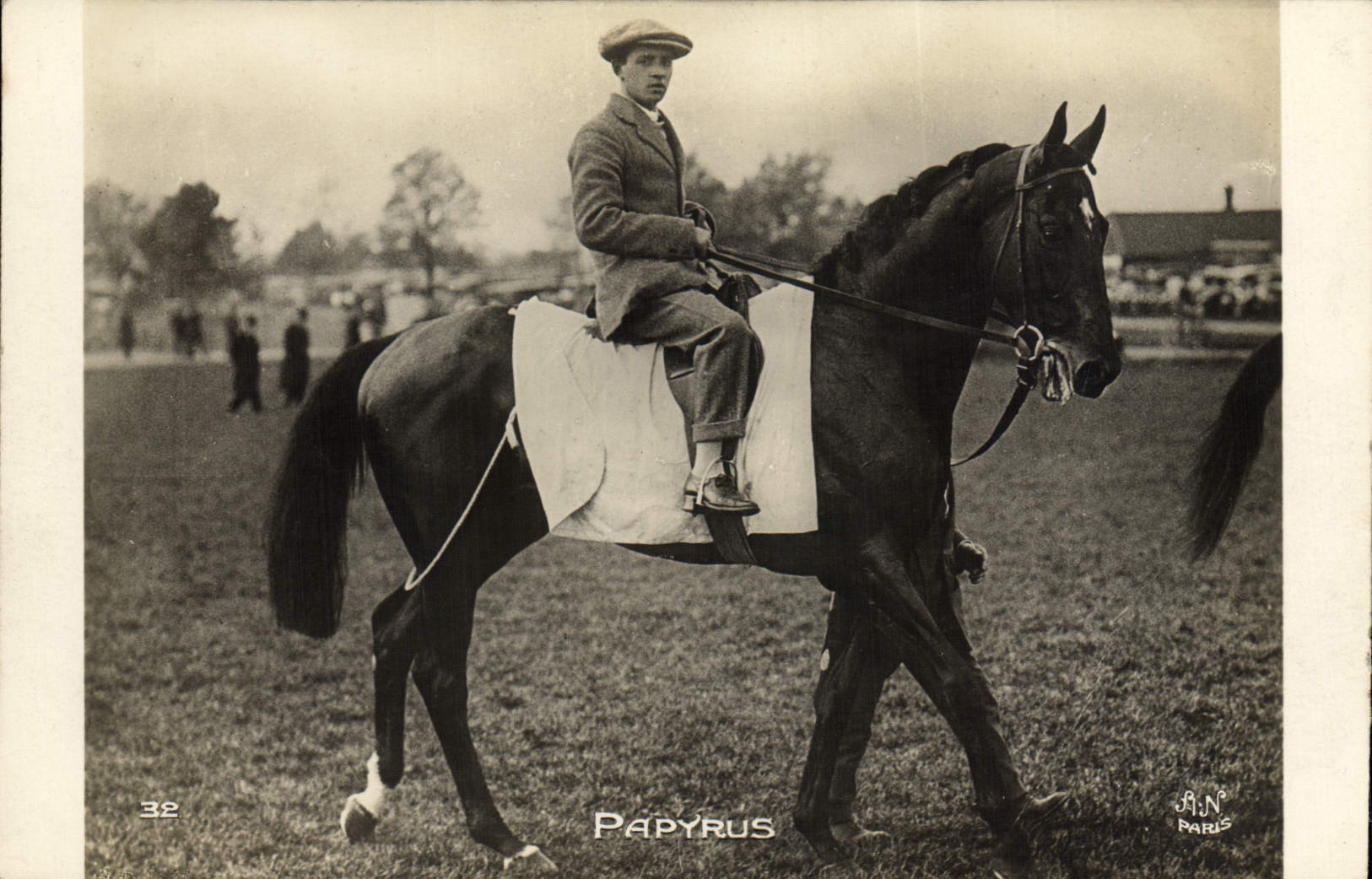 Papyrus — cheval noir avec cavalier — J.A.N. PARIS - Anverso