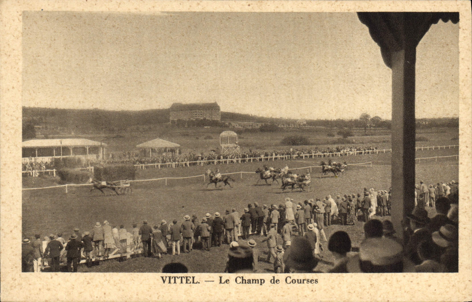 VITTEL — Le Champ de Courses