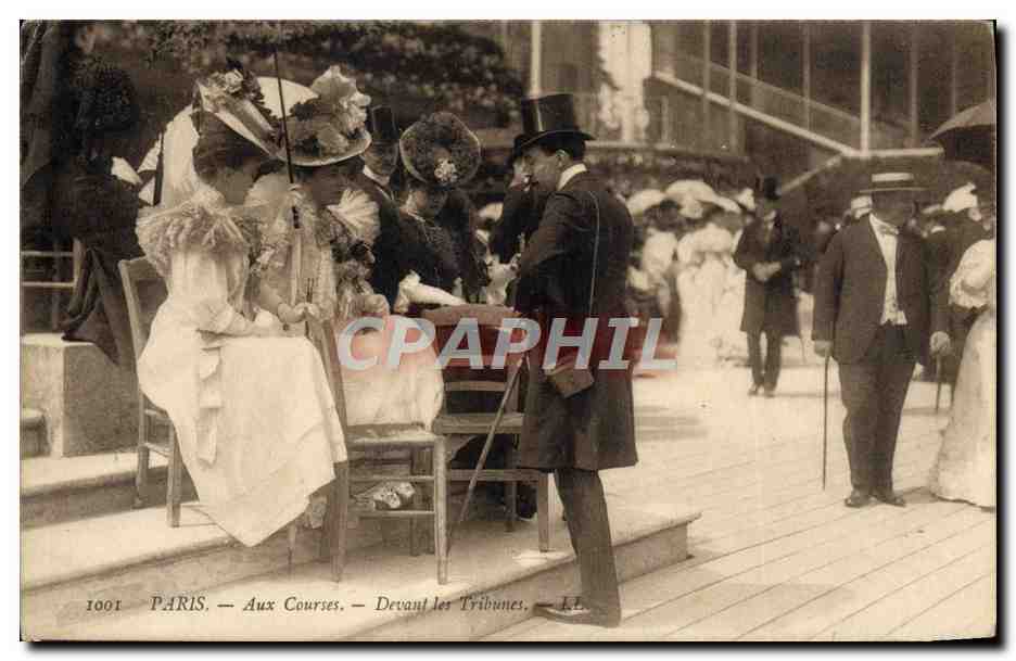 CPA Cheval Equitation Hippisme Paris Aux courses Devant les tribunes 