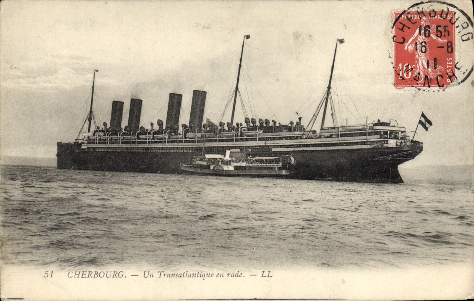 Cherbourg — Un Transatlantique en rade — LL