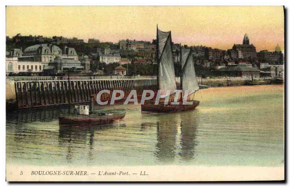 CPA Bateau Boulogne sur mer L'avant Port 
