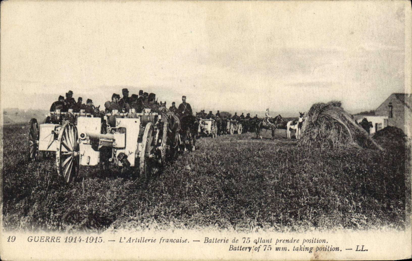 CPA Militaria Artillerie Batterie de 75 allant prendre position