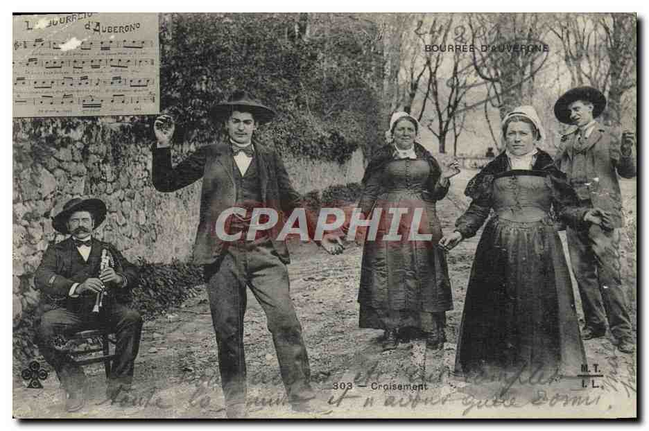 CPA Folklore Auvergne La bourree