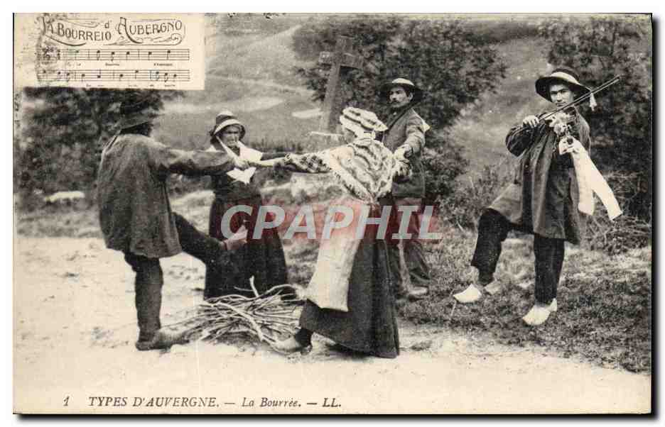 CPA Folklore Auvergne La bourree