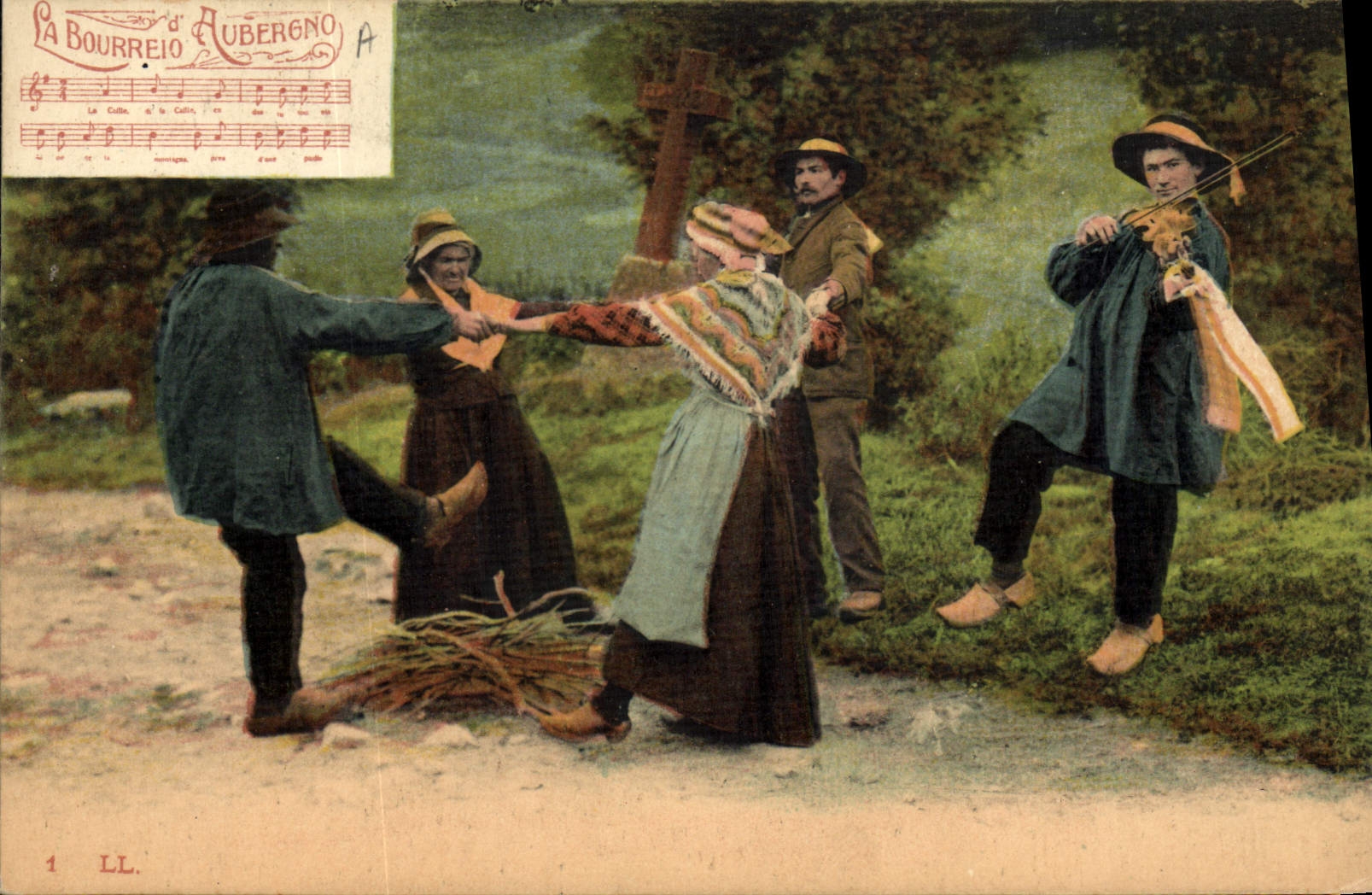 CPA Folklore Auvergne La bourree