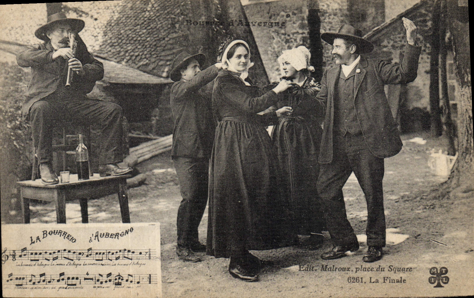 CPA Folklore Auvergne La bourree