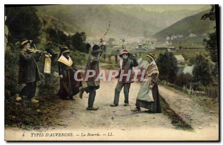 CPA Folklore Auvergne La bourree 