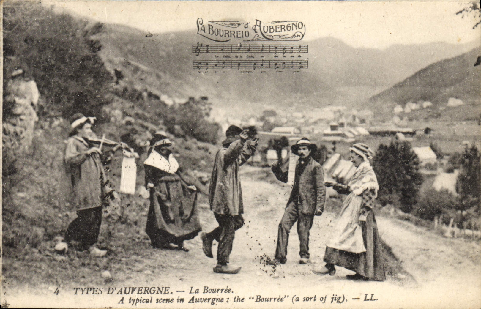 CPA Folklore Auvergne La Bourree 