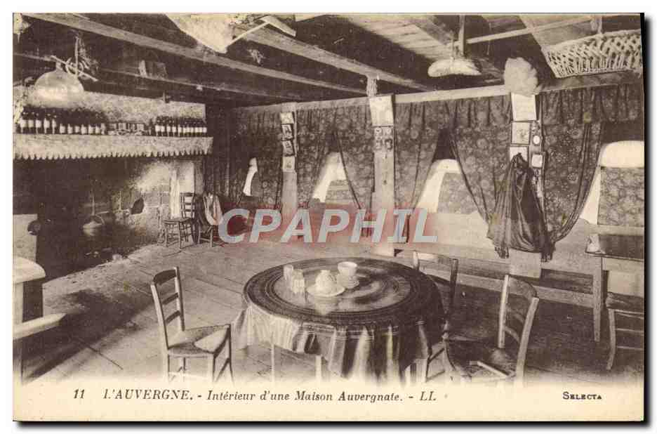 CPA Folklore Auvergne Interieur d'une maison auvergnate 
