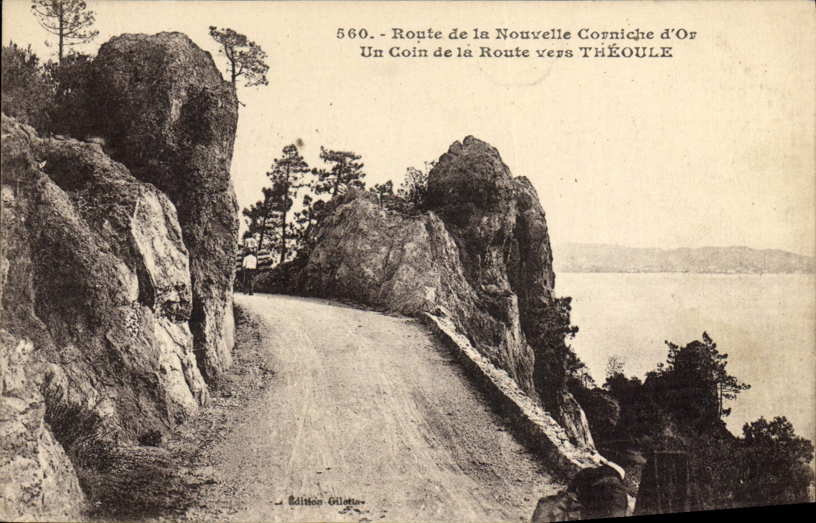 CPA Theoule Rochers Bord de Mer Route de la Corniche d'or Un coin de la route vers Theoule