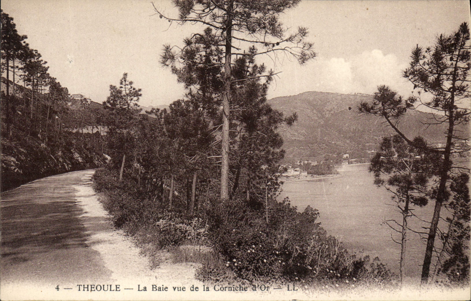 CPA Theoule La Baie Vue de La Corniche d'or