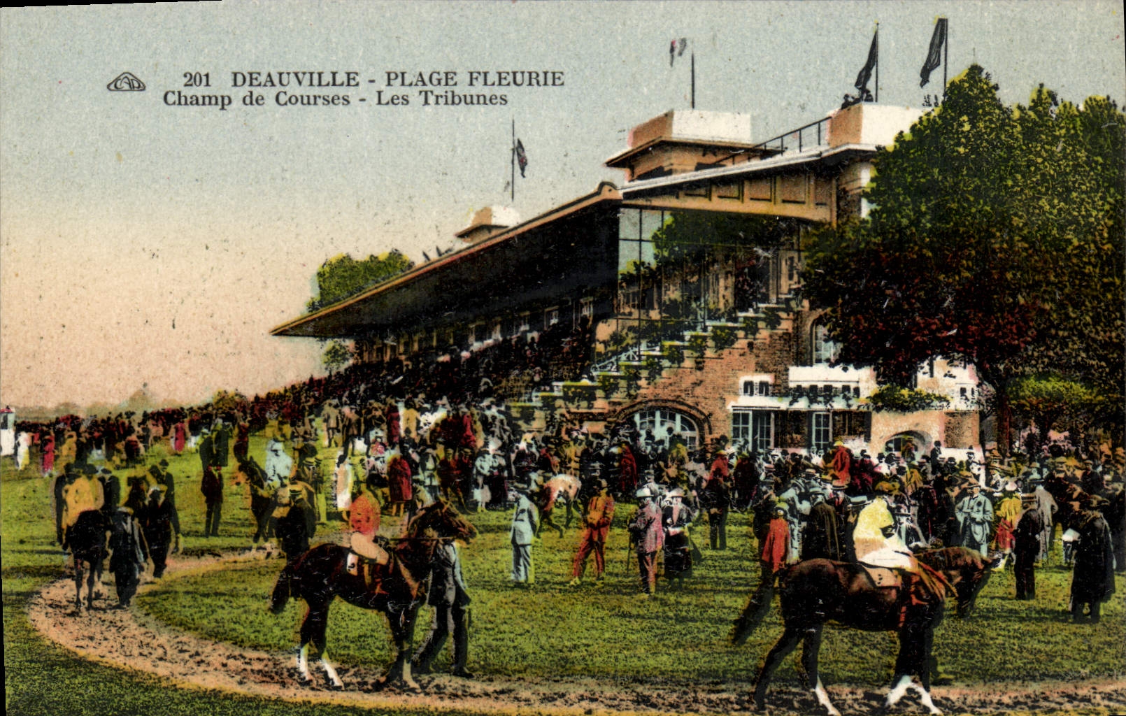 CPA Cheval Equitation Hippisme Deauville Plage Fleurie Champ de courses Les tribunes 