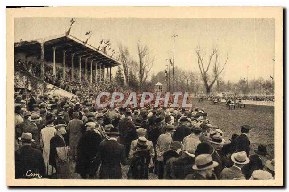 CPA Cheval Equitation Hippisme Feurs Hippodrome Une arrivee