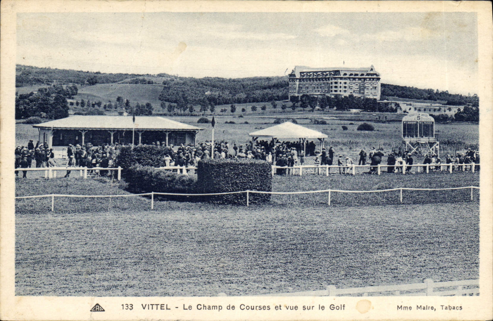 VITTEL - Le Champ de Courses et vue sur le Golf — Mme Maire, Tabacs
