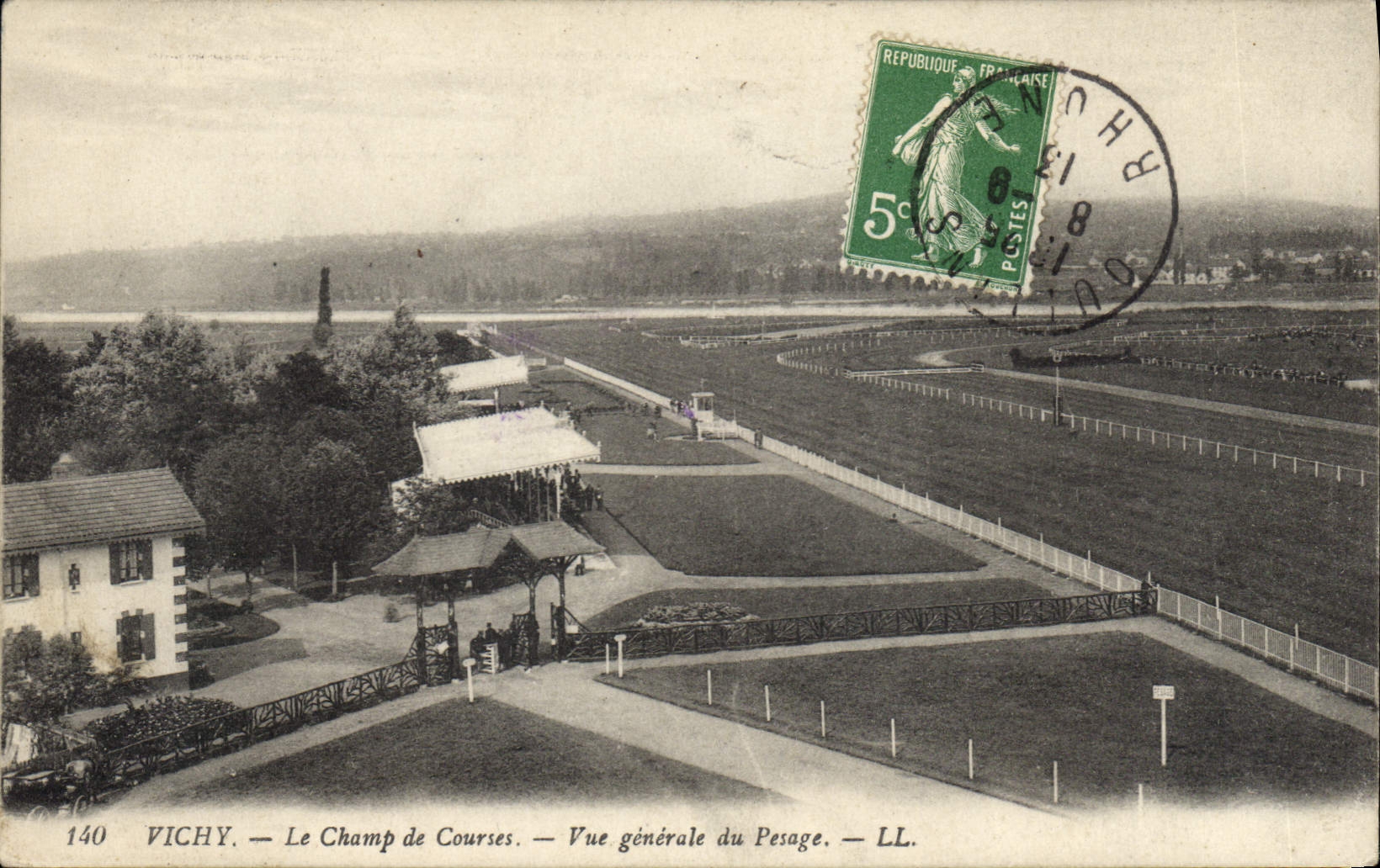 Vichy — Le Champ de Courses — Vue générale du Pesage — LL.