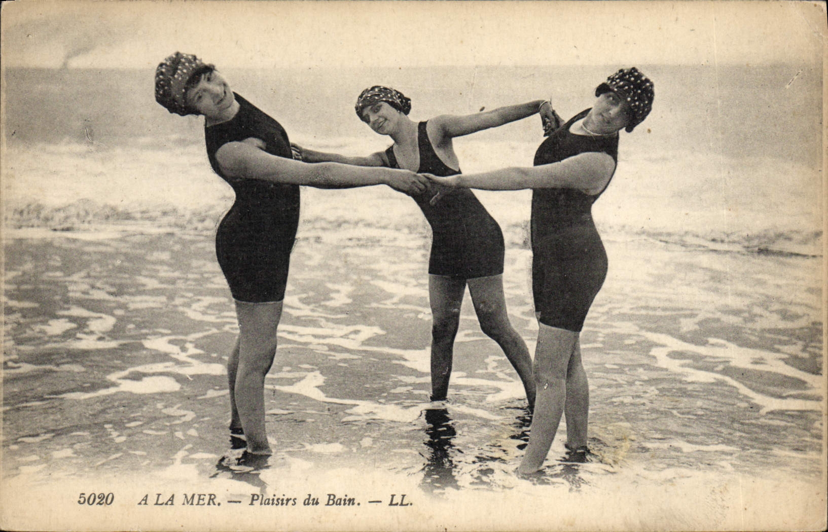 CPA Maillots de bains Femmes Plaisirs du bain 