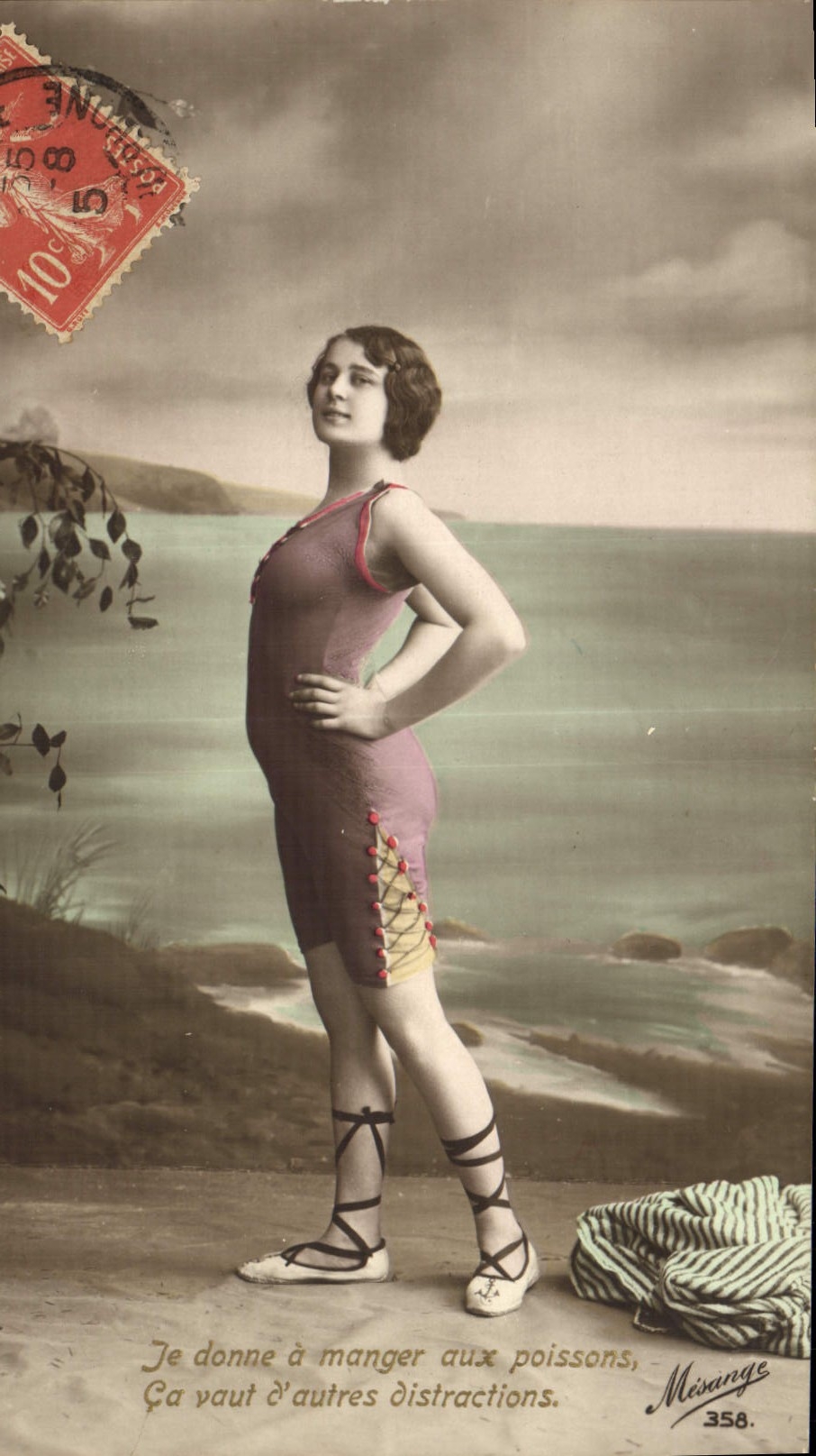 CPA Maillots de bains Femme 