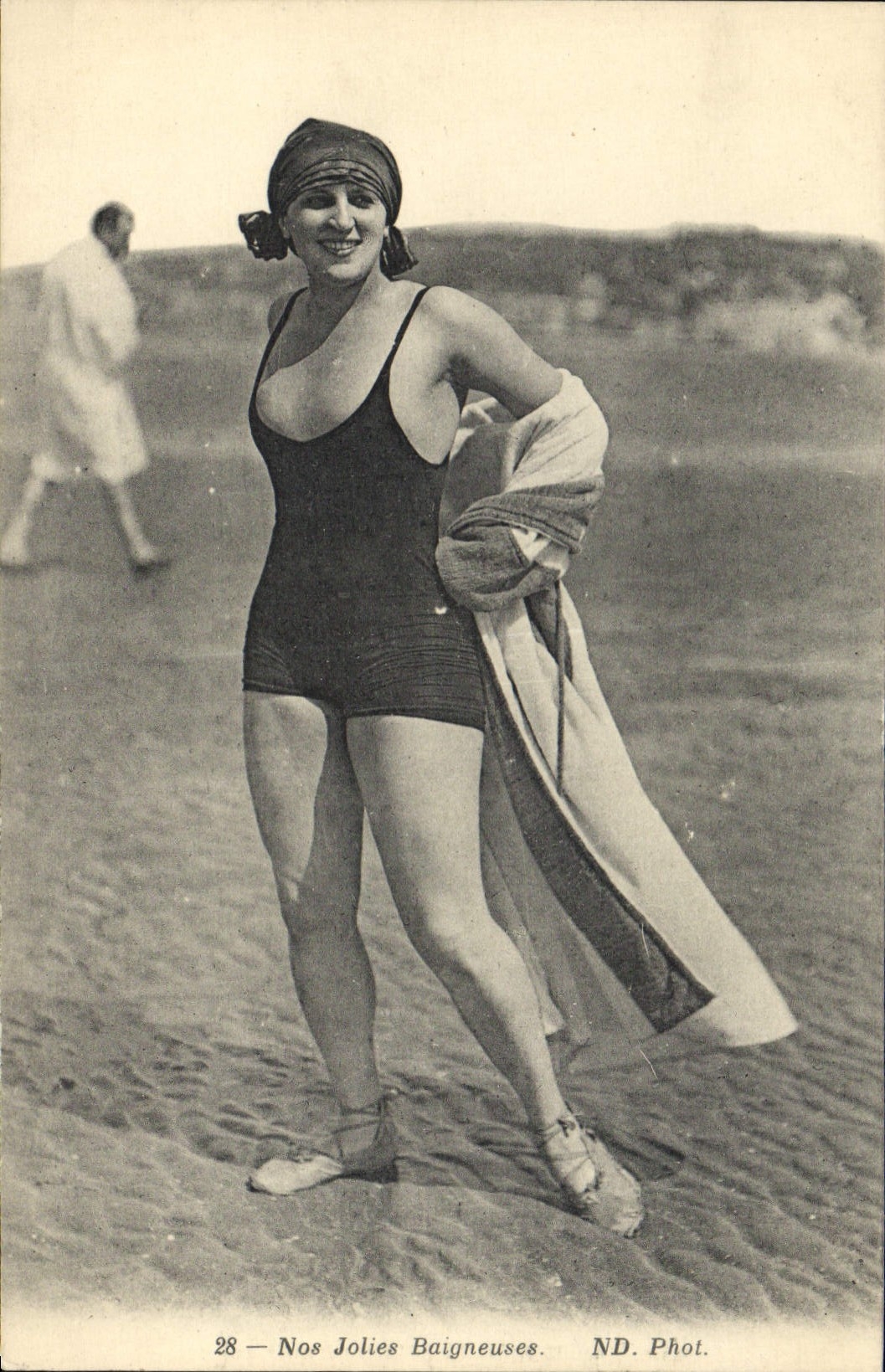 CPA Maillots de bains Femme Nos jolies baigneuses 