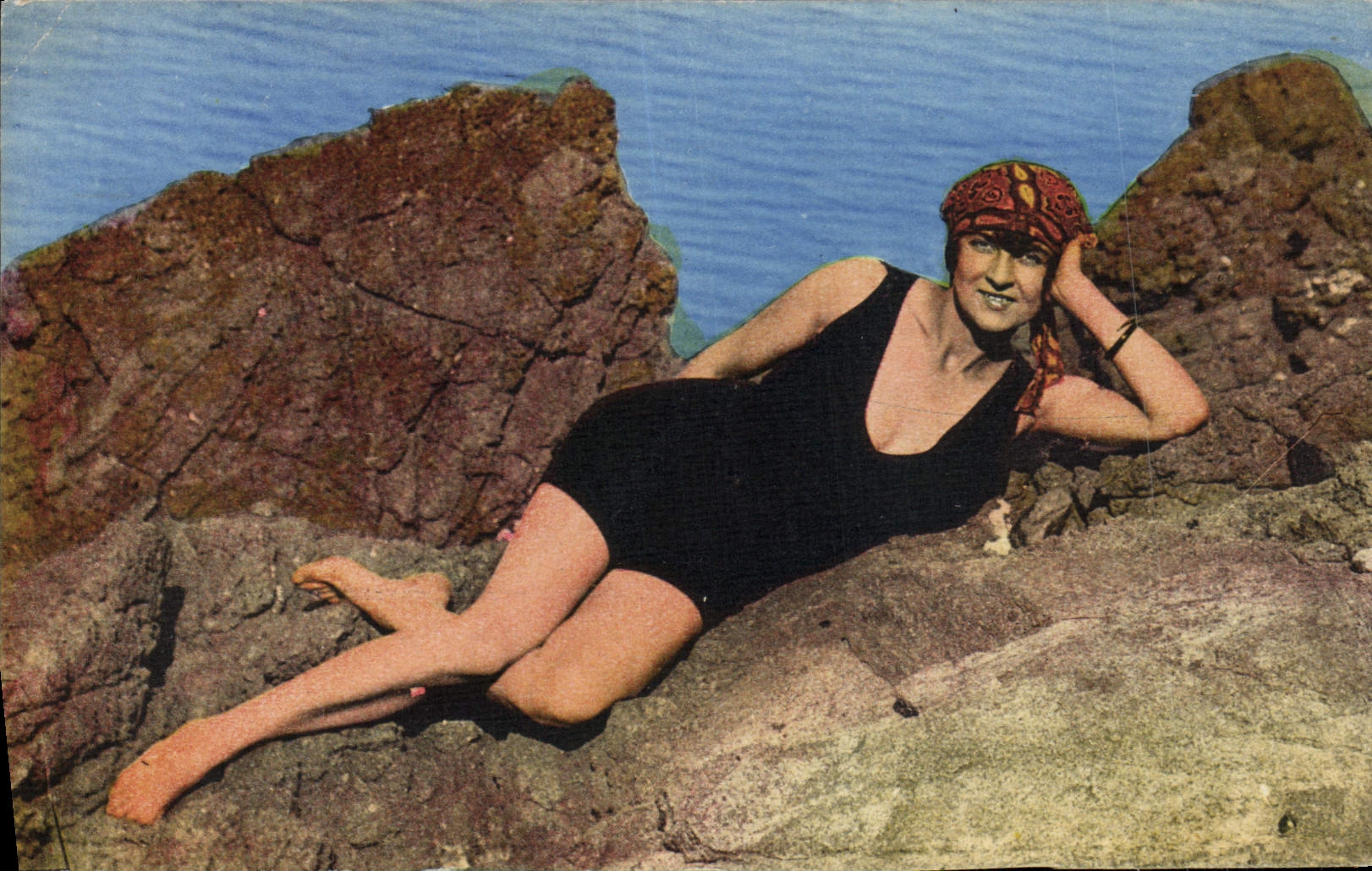 CPA Maillots de bains Femme Apres le bain 