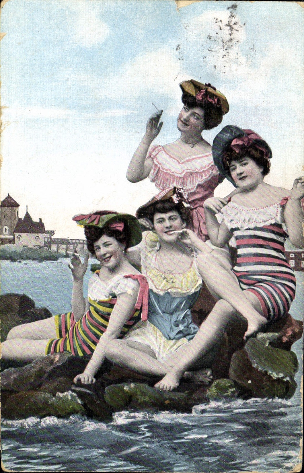 CPA Maillots de bains Femmes 