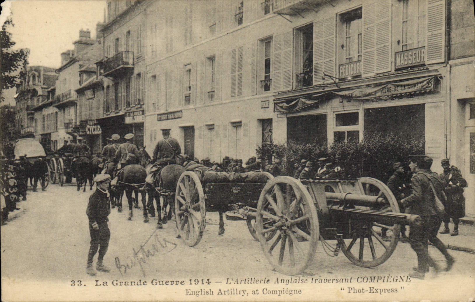L'Artillerie Anglaise traversant Compiègne — English Artillery, at Compiègne — Phot-Express